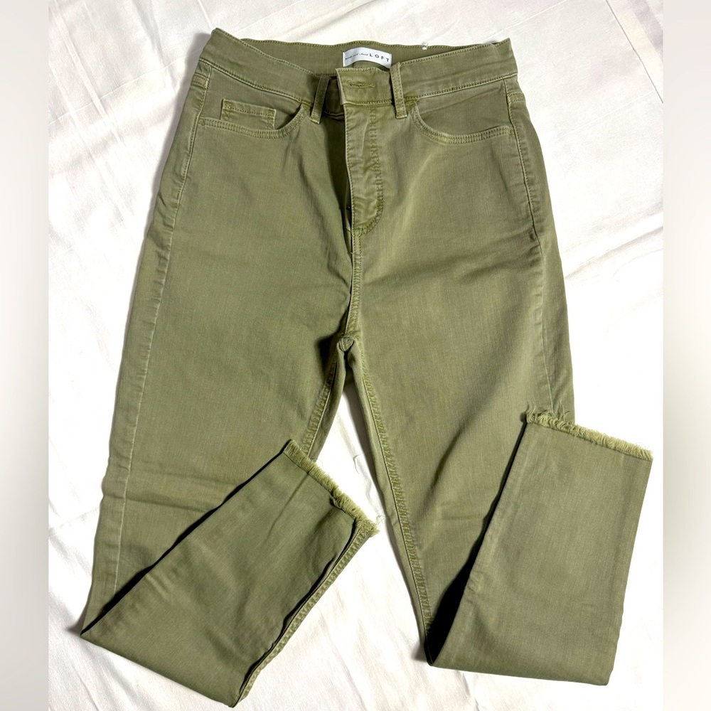 ✨🍂PRE-LOVED LOFT HIGH WAIST SKINNY CROP🍂✨
⚡️Used Only Once, Used Like New ⚡️